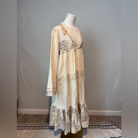 POL Cream Floral Tiered Cotton Maxi Dress - Picture 3 of 8